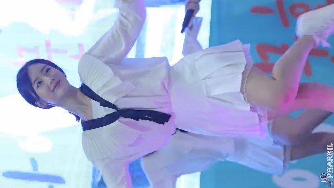 韓国ミニスカアイドル
