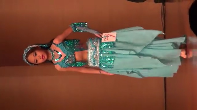 JS ベリーダンス　へそ出し