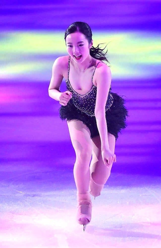 本田真凜 股間 尻